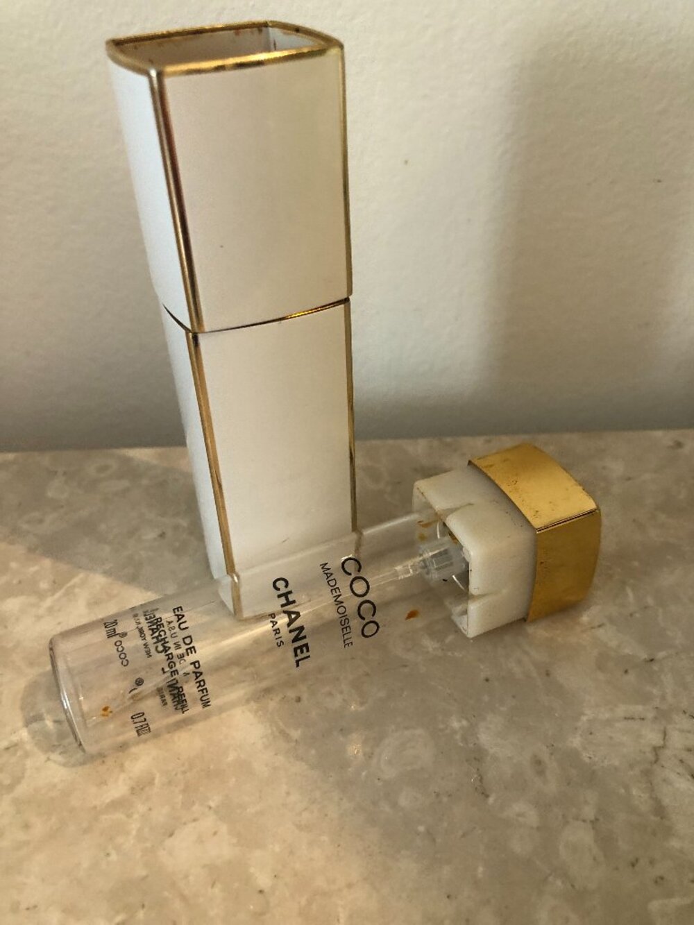 CHANEL Coco Mademoiselle White & Gold Travel Perfume Case with Interlocking CC - Picture 5 of 6